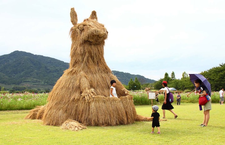 Độc đáo lễ hội rơm ở Nhật